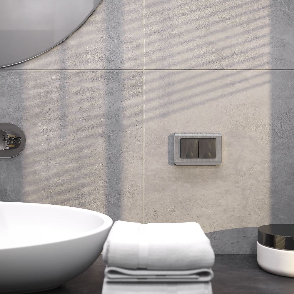 Розетка встраиваемая двойная влагозащищенная Werkel с заземлением, шторками и защитной крышкой Графит рифленый W1172204 — изображение 3