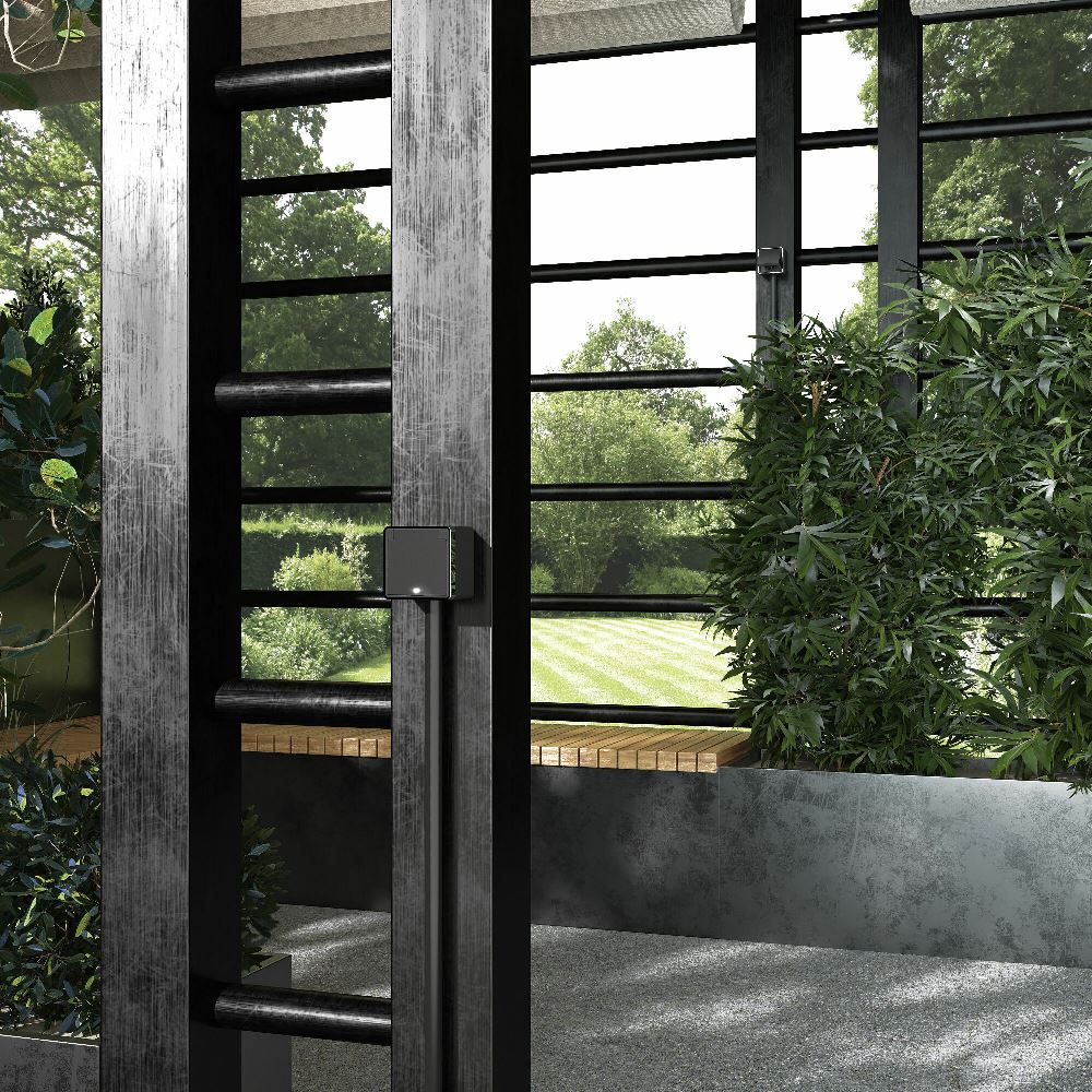 Розетка накладная влагозащищенная Werkel Gallant с заземлением, шторками и защитной крышкой Черный / Хром W5071235 — изображение 3